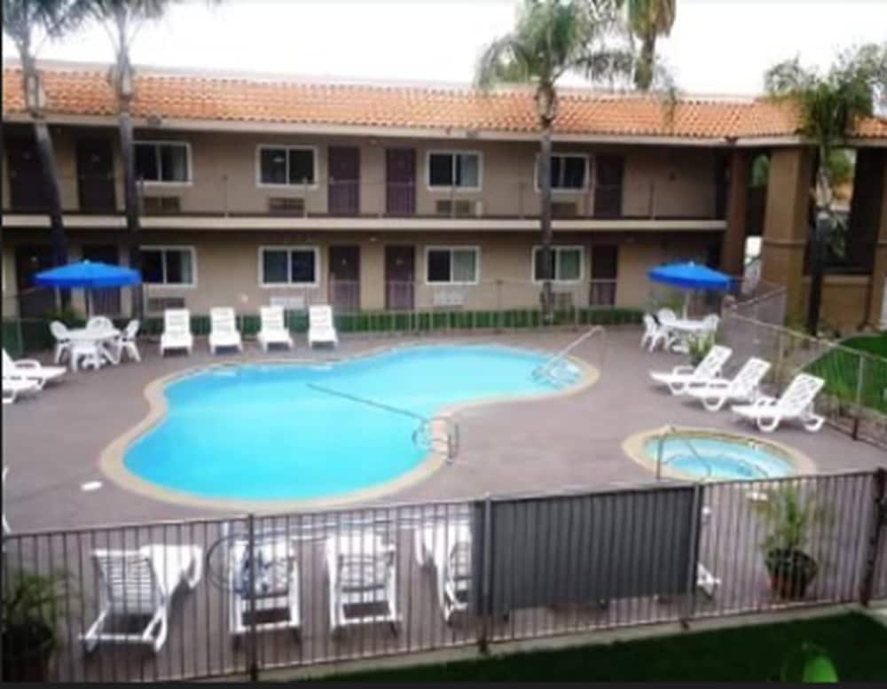 Travelodge By Wyndham Hemet Ca Konforlar fotoğraf