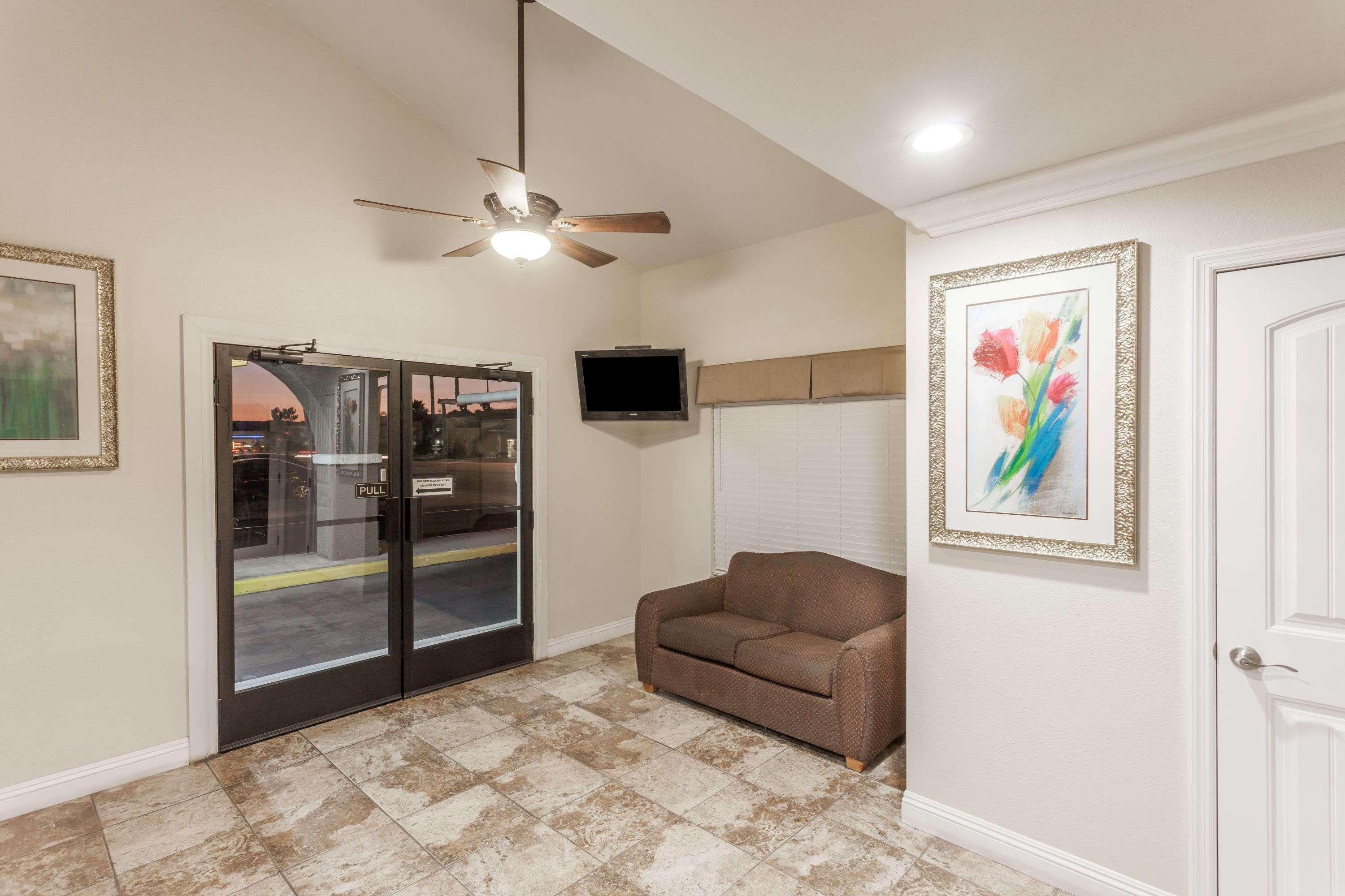 Travelodge By Wyndham Hemet Ca Dış mekan fotoğraf