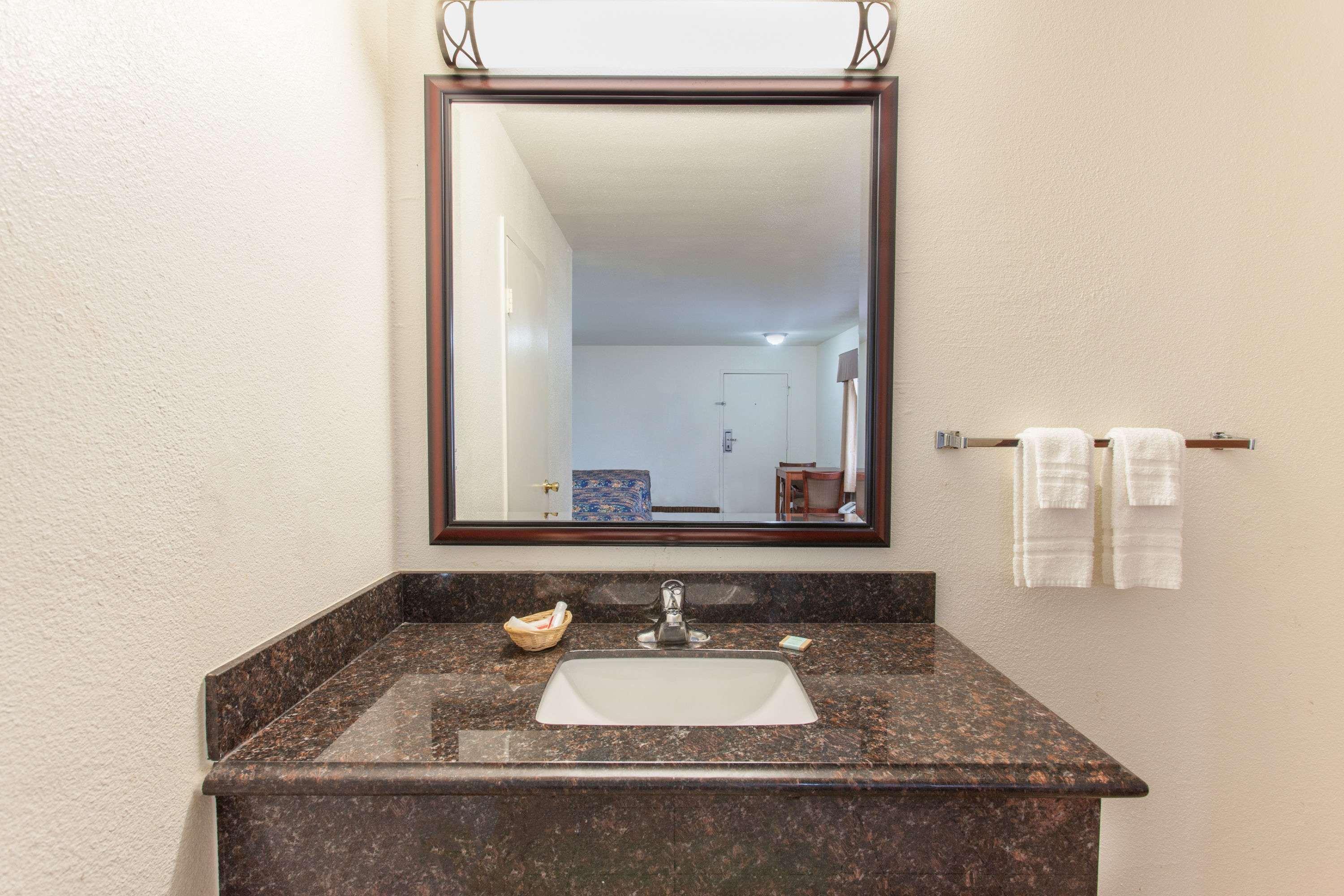 Travelodge By Wyndham Hemet Ca Dış mekan fotoğraf
