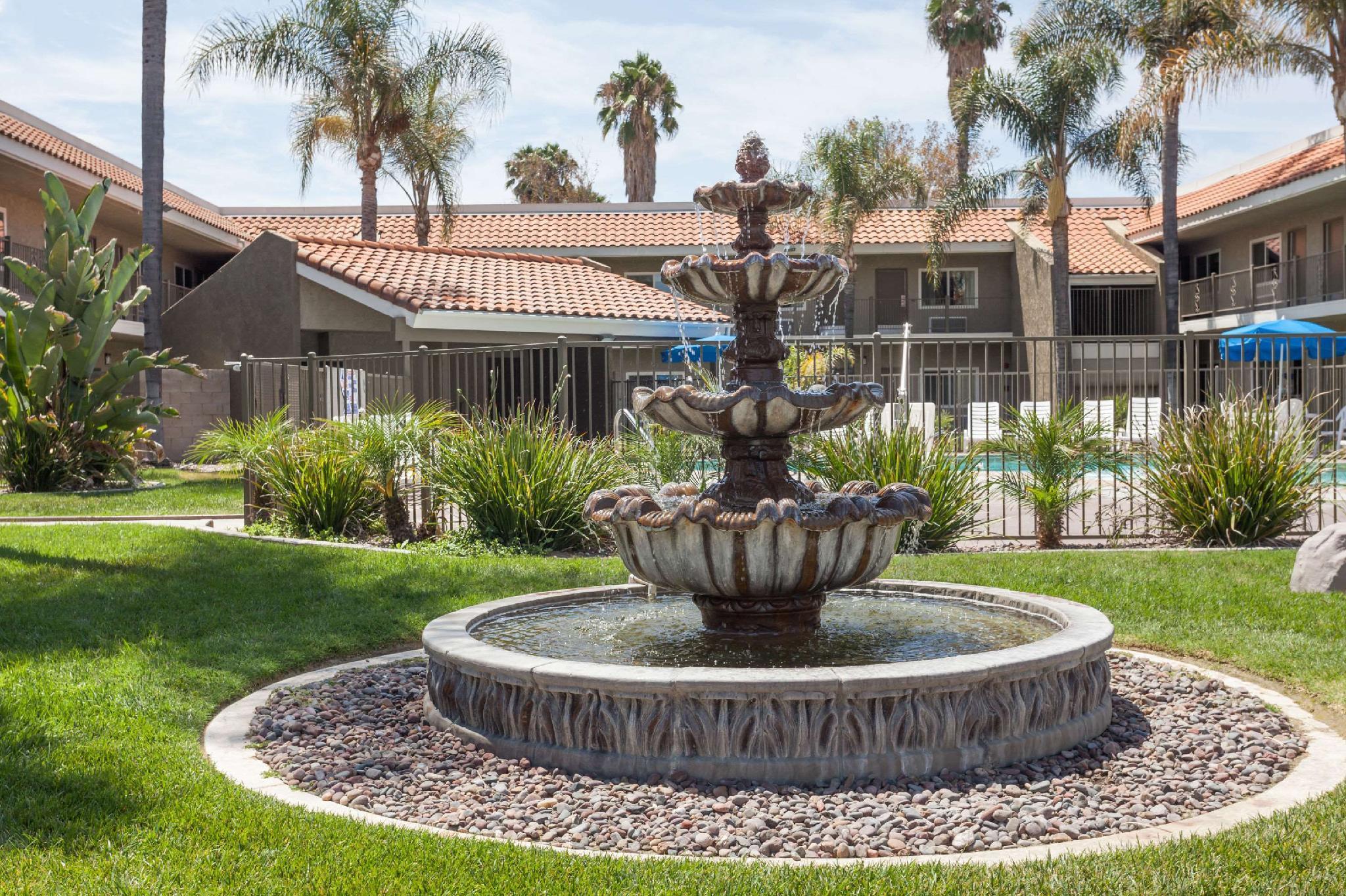 Travelodge By Wyndham Hemet Ca Dış mekan fotoğraf