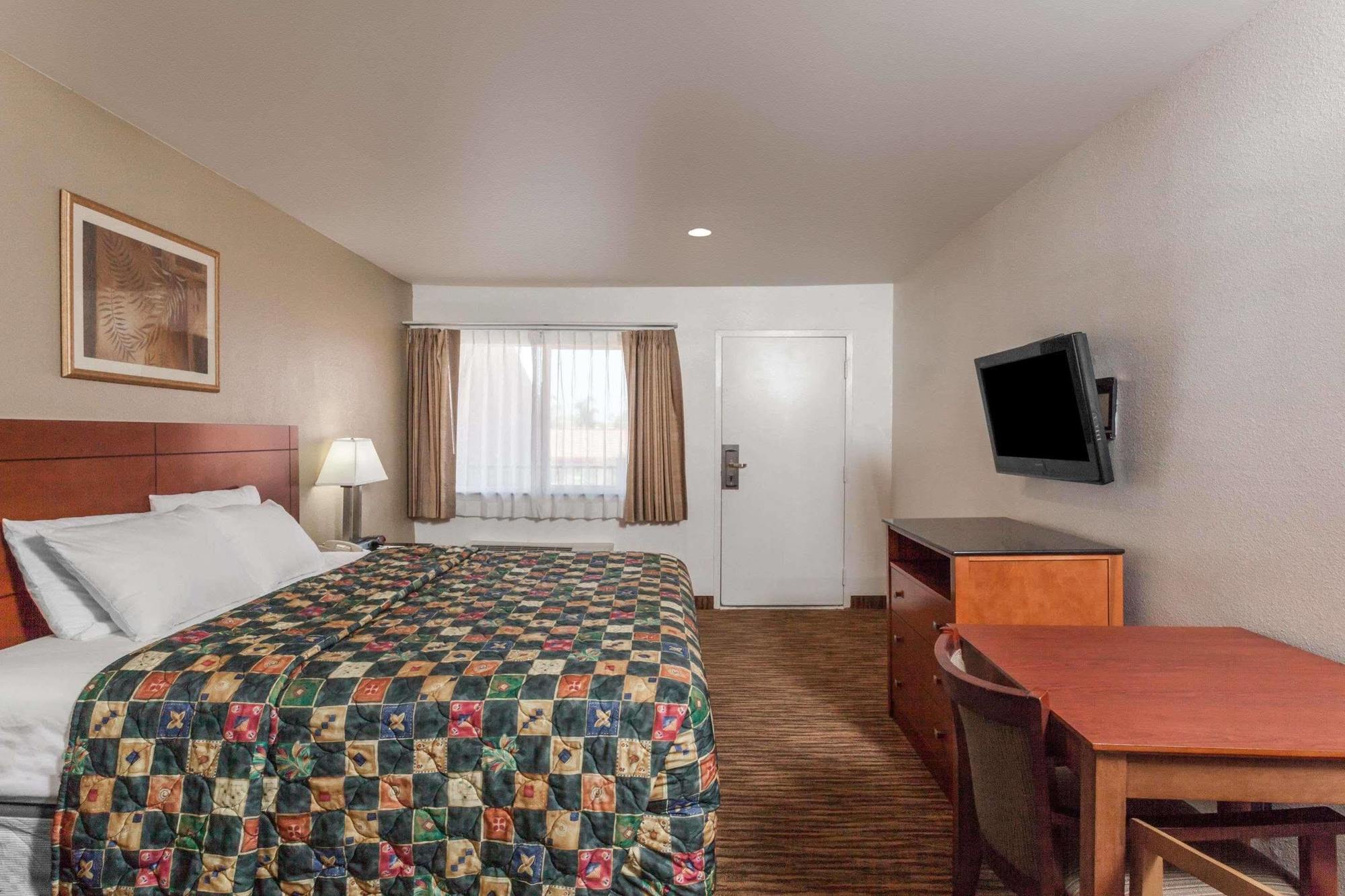 Travelodge By Wyndham Hemet Ca Dış mekan fotoğraf
